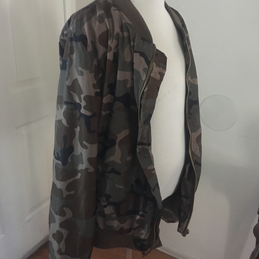 Camo bomber jacket ✨